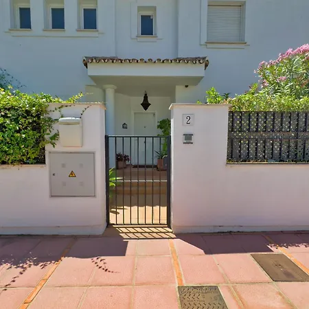 Hotel Fantastico Adosado En Naranjos De Marbella